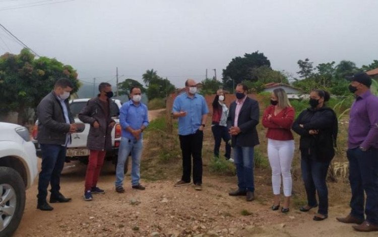 Dr. Leonardo destina e recurso para asfalto em Reserva do Cabaçal chega